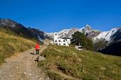 Dal Rif. Tavecchia in Val Biandino il sabato, salita la domenica al Pizzo Tre Signori e passaggio al Rif. Grassi - FOTOGALLERY